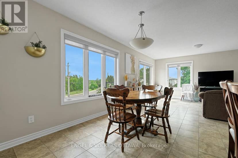 202 - 38 Charles Street — photo 13 of 40