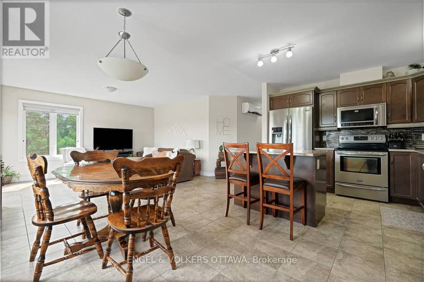 202 - 38 Charles Street — photo 14 of 40