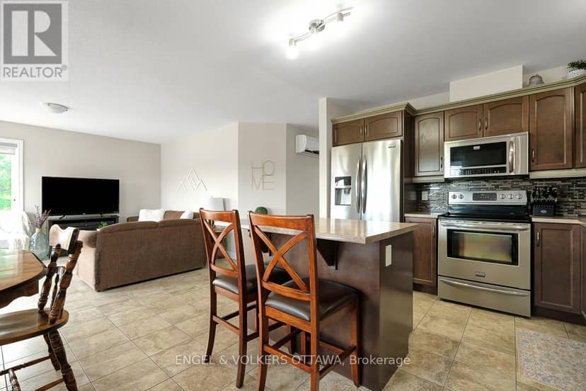 202 - 38 Charles Street — photo 15 of 40