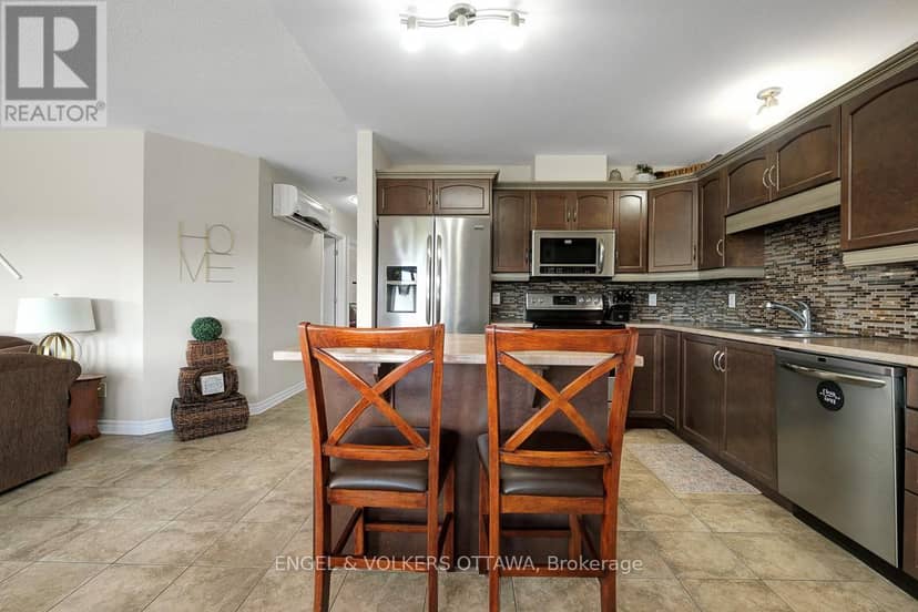 202 - 38 Charles Street — photo 16 of 40