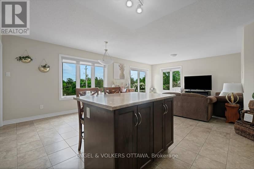 202 - 38 Charles Street — photo 19 of 40