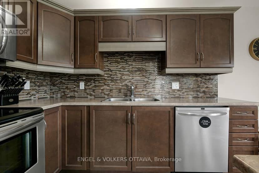 202 - 38 Charles Street — photo 20 of 40