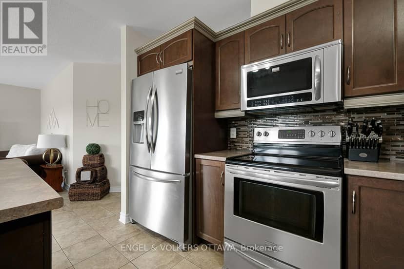 202 - 38 Charles Street — photo 21 of 40