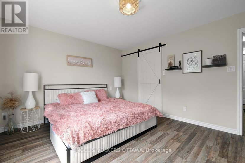 202 - 38 Charles Street — photo 25 of 40