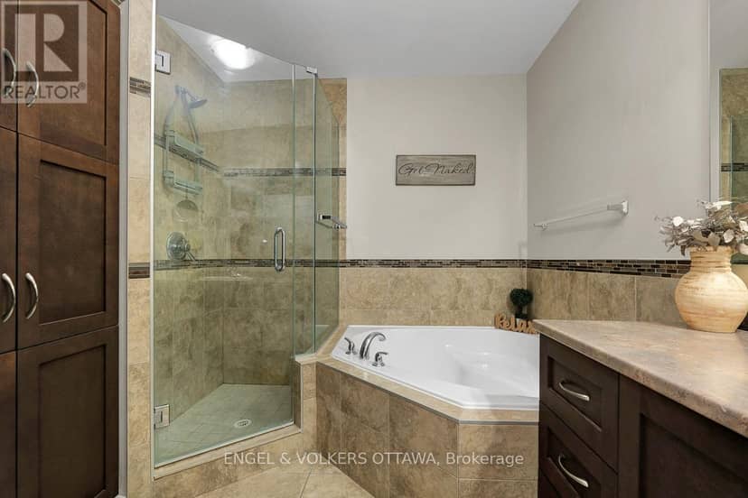 202 - 38 Charles Street — photo 27 of 40