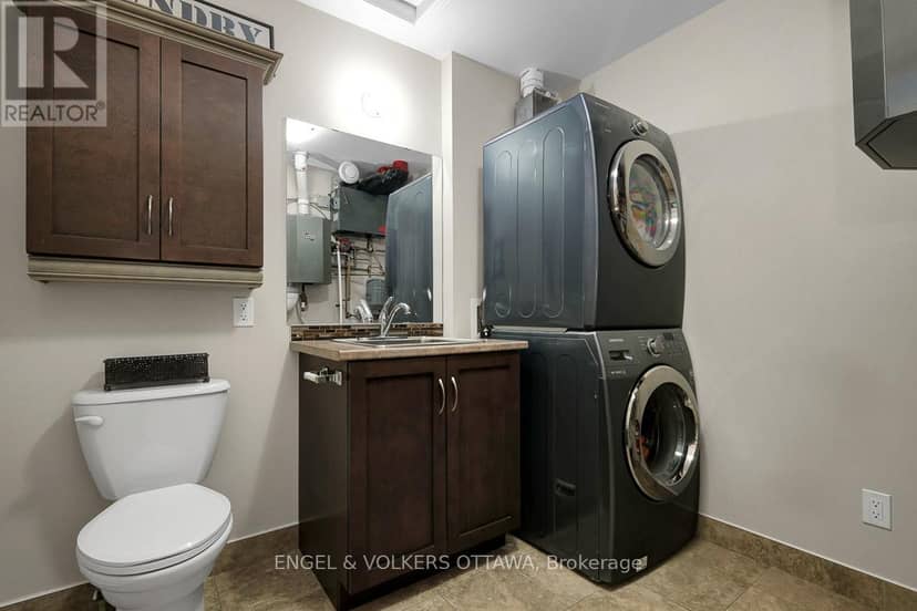 202 - 38 Charles Street — photo 30 of 40