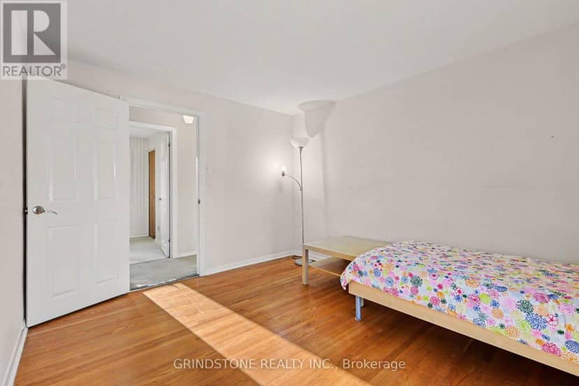 22 Lavina Crescent — photo 14 of 35