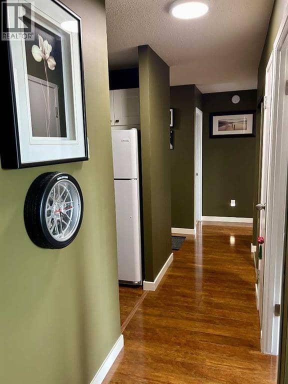 408, 521 57 Avenue SW — photo 13 of 40