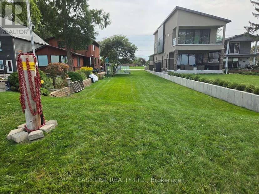 11430 Riverside Drive E, Windsor, photo 2