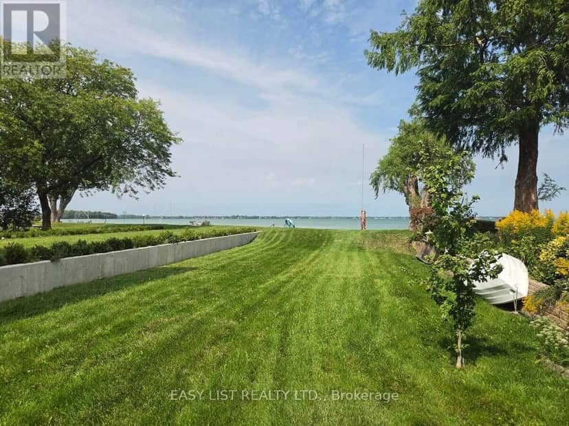 11430 Riverside Drive E, Windsor, photo 3