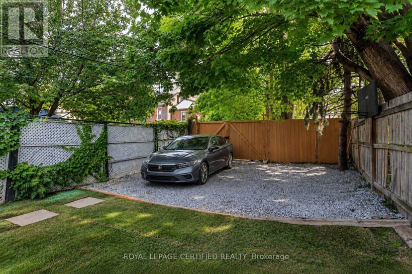 176 Emerald Street N, Hamilton, photo 3