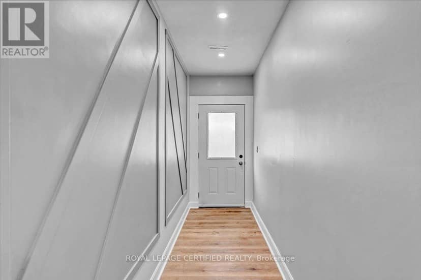 176 Emerald Street N, Hamilton, photo 5