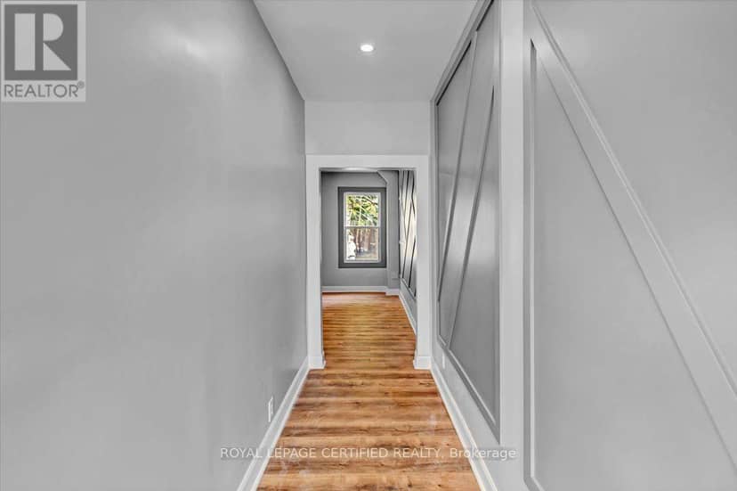176 Emerald Street N, Hamilton, photo 6