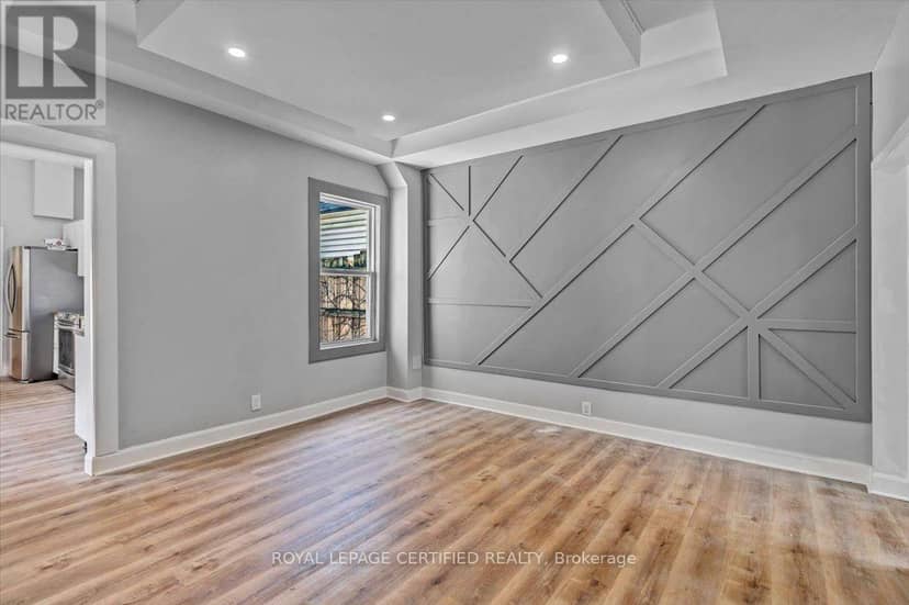 176 Emerald Street N, Hamilton, photo 7