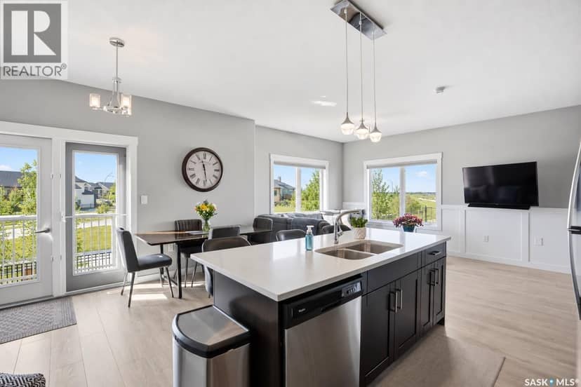 11 510 Kloppenburg CRESCENT — photo 1 of 25