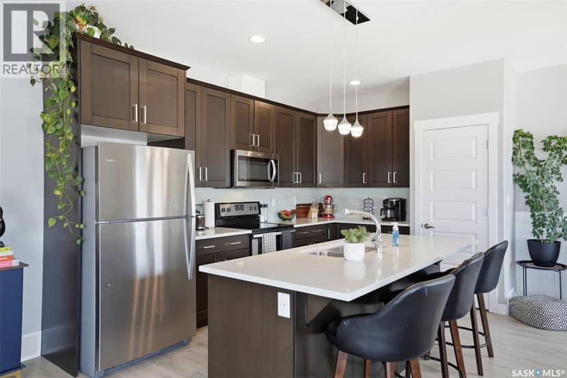 11 510 Kloppenburg CRESCENT — photo 5 of 25