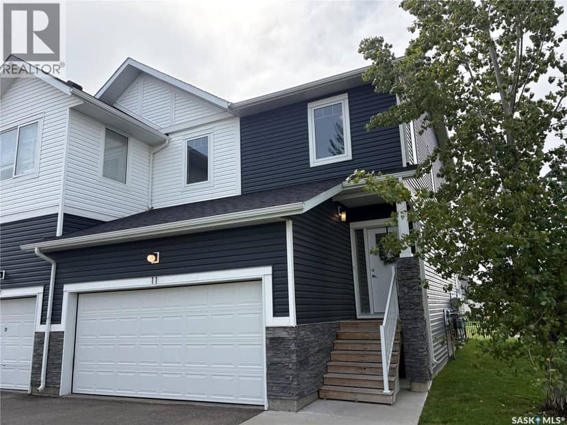 11 510 Kloppenburg CRESCENT — photo 2 of 25