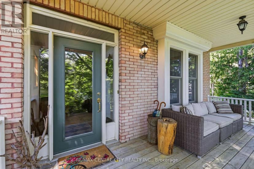 102 Walnut Street, London North, photo 2