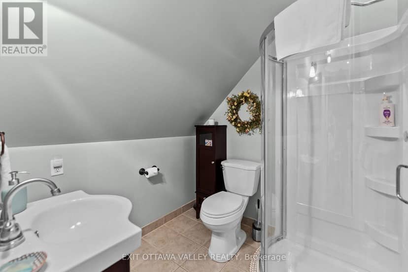 1739 Beachburg Road — photo 14 of 40