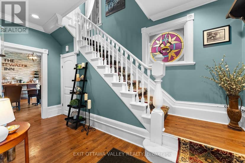 1739 Beachburg Road, Whitewater Region, photo 3