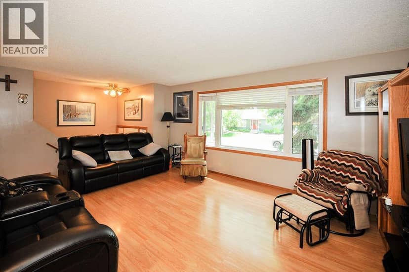 6606 44 Avenue, Camrose, photo 2