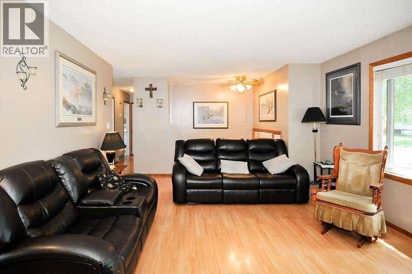 6606 44 Avenue, Camrose, photo 3
