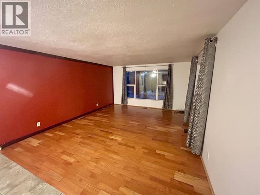 9115 101 Street — photo 15 of 36