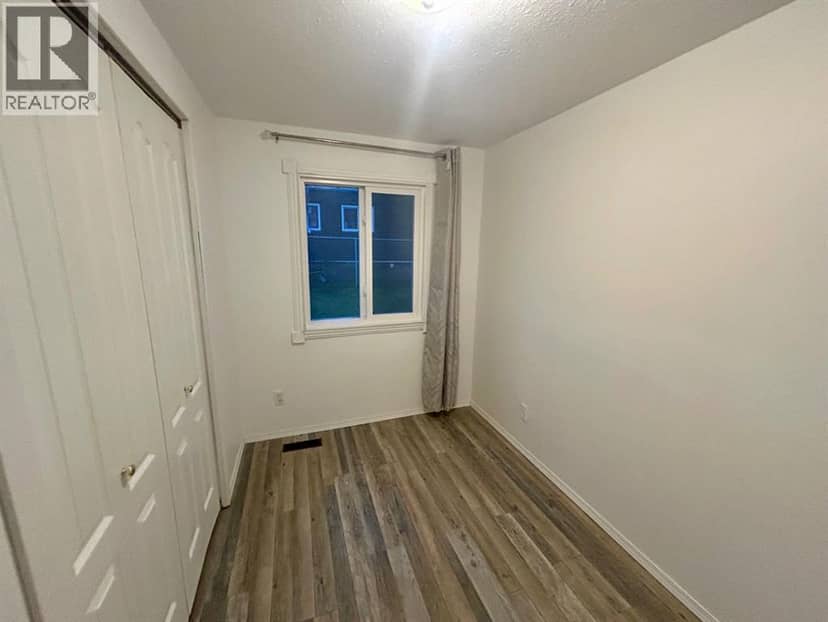 9115 101 Street — photo 21 of 36