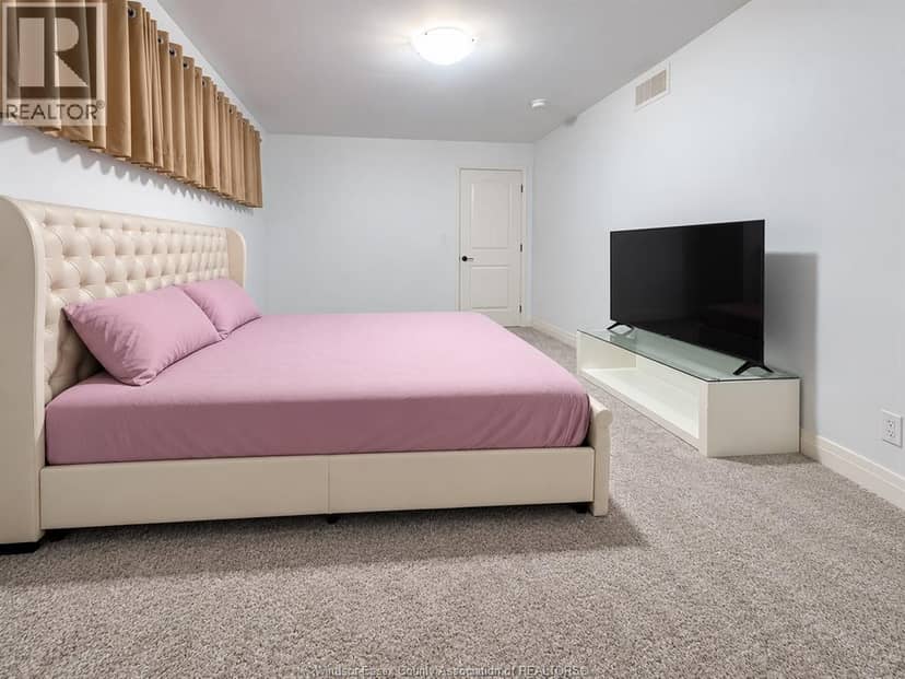 109 Kingsbridge Drive — photo 9 of 34