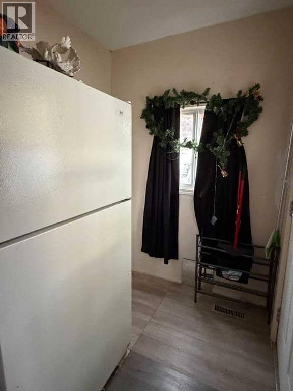 5218 42 Avenue S — photo 11 of 23