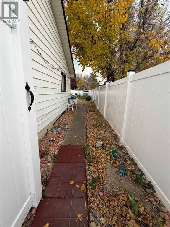 5218 42 Avenue S — photo 19 of 23