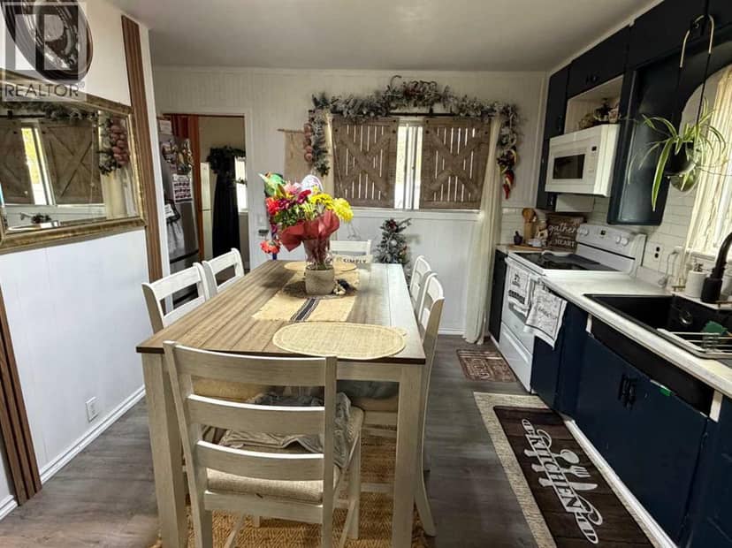 5218 42 Avenue S — photo 9 of 23