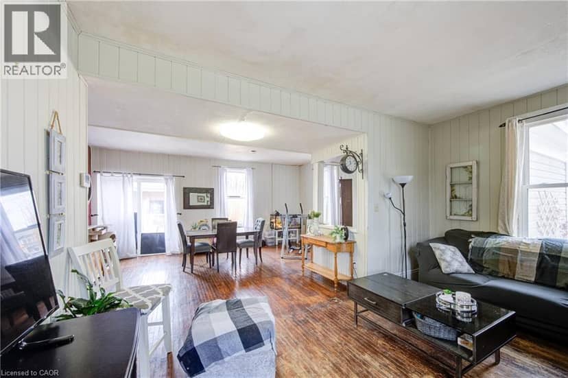 137 WELLINGTON Street — photo 16 of 38