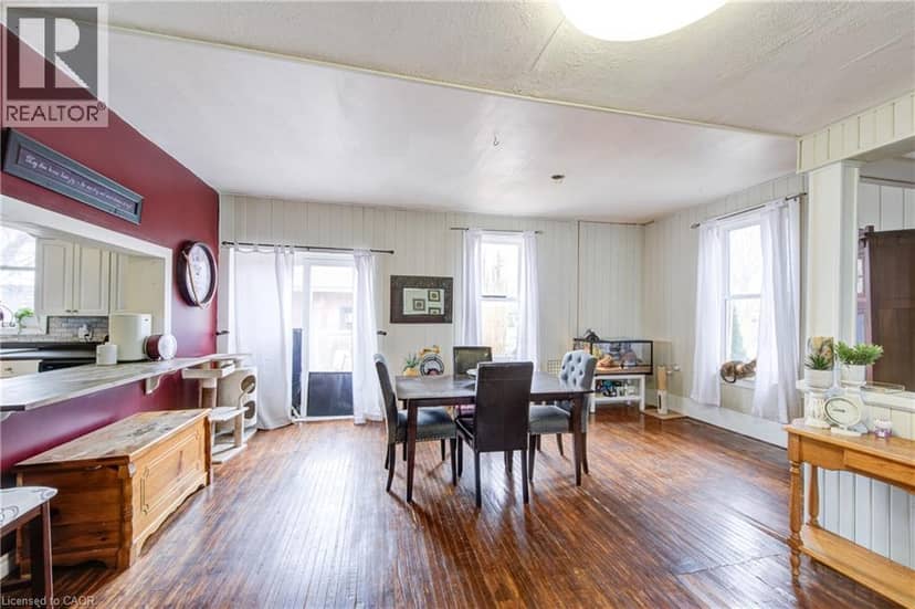137 WELLINGTON Street — photo 12 of 38