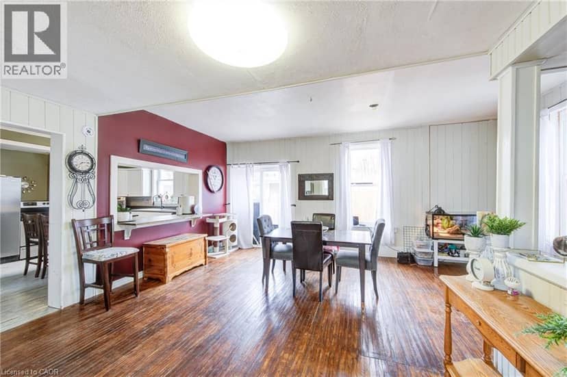 137 WELLINGTON Street — photo 11 of 38