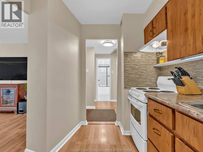 111 RIVERSIDE DRIVE East Unit# 1104 — photo 12 of 38