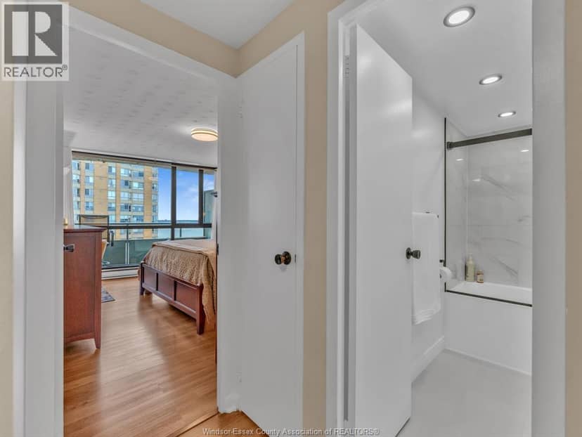 111 RIVERSIDE DRIVE East Unit# 1104 — photo 14 of 38