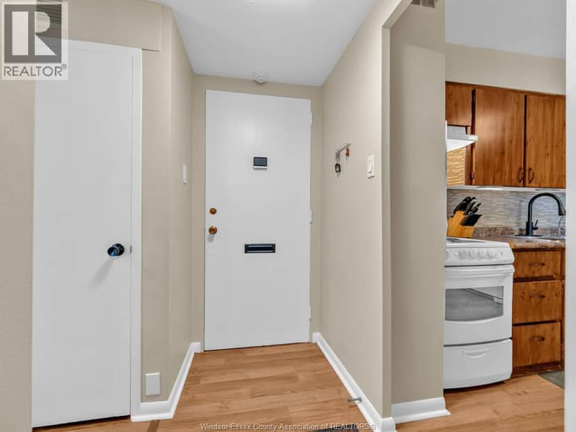 111 RIVERSIDE DRIVE East Unit# 1104 — photo 5 of 38