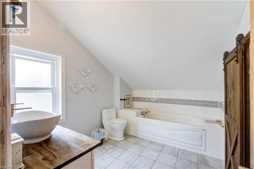 137 WELLINGTON Street — photo 29 of 38