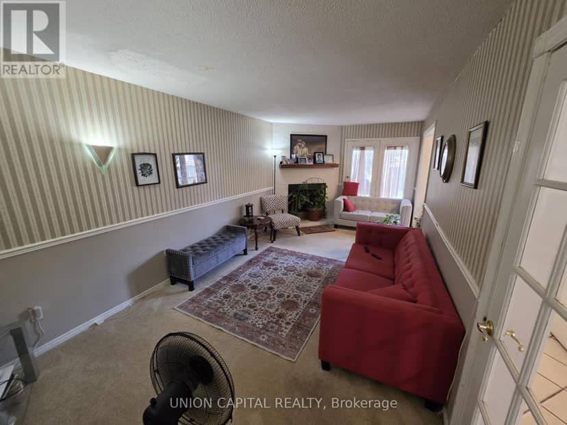 2363 Strathmore Crescent — photo 19 of 35