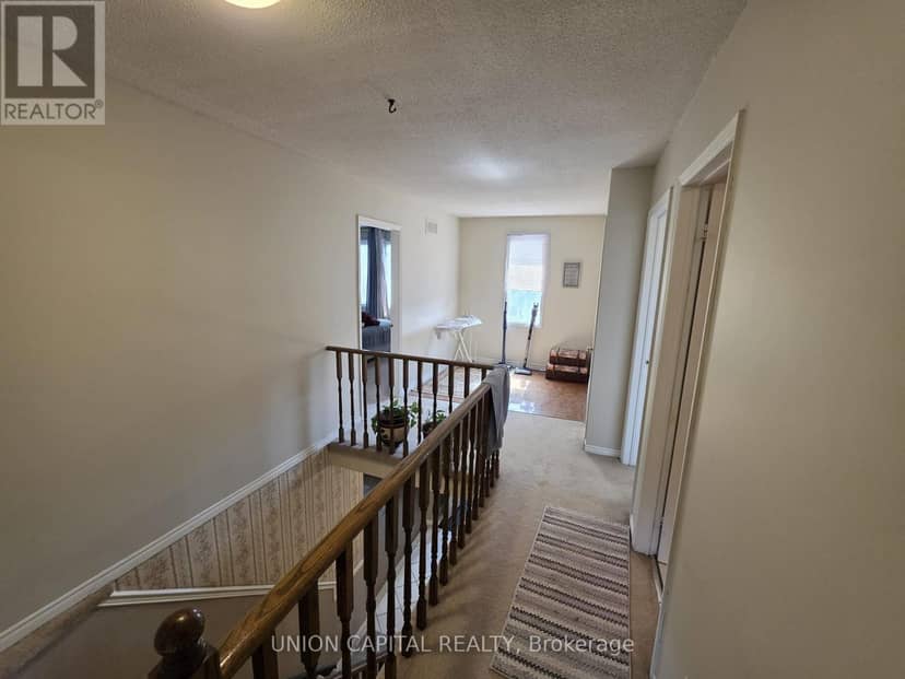 2363 Strathmore Crescent — photo 20 of 35