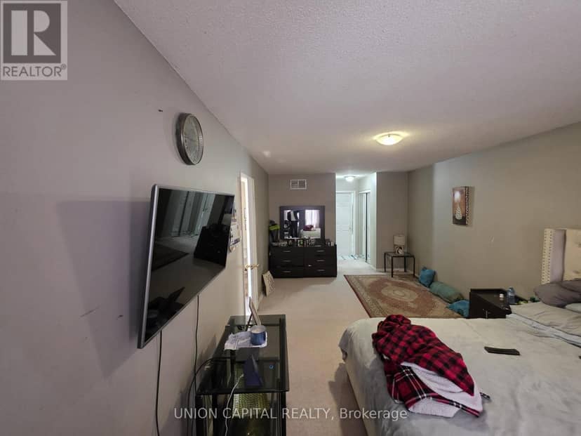 2363 Strathmore Crescent — photo 26 of 35