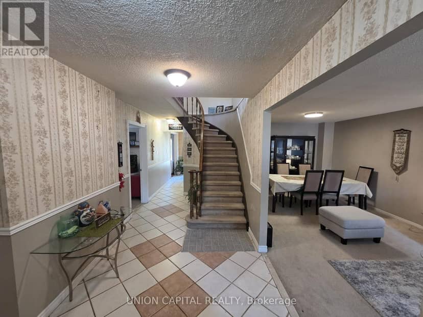2363 Strathmore Crescent — photo 7 of 35