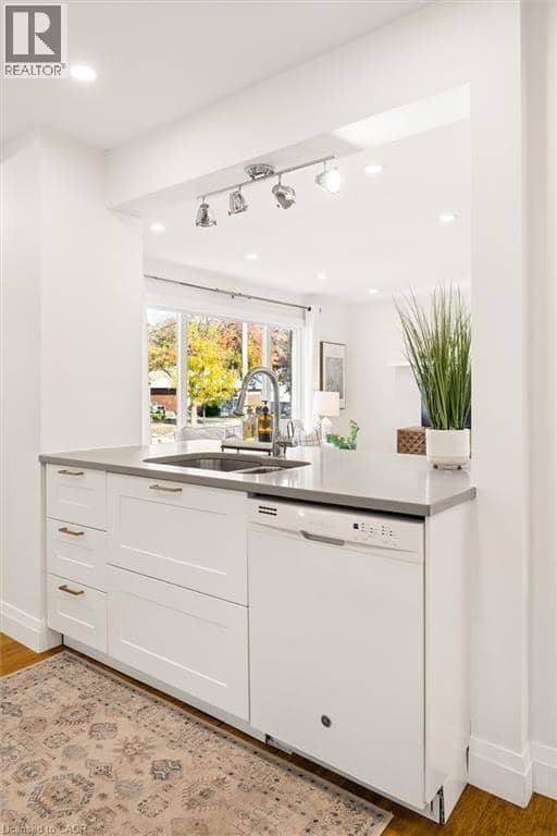 113 ADELAIDE Street — photo 19 of 38