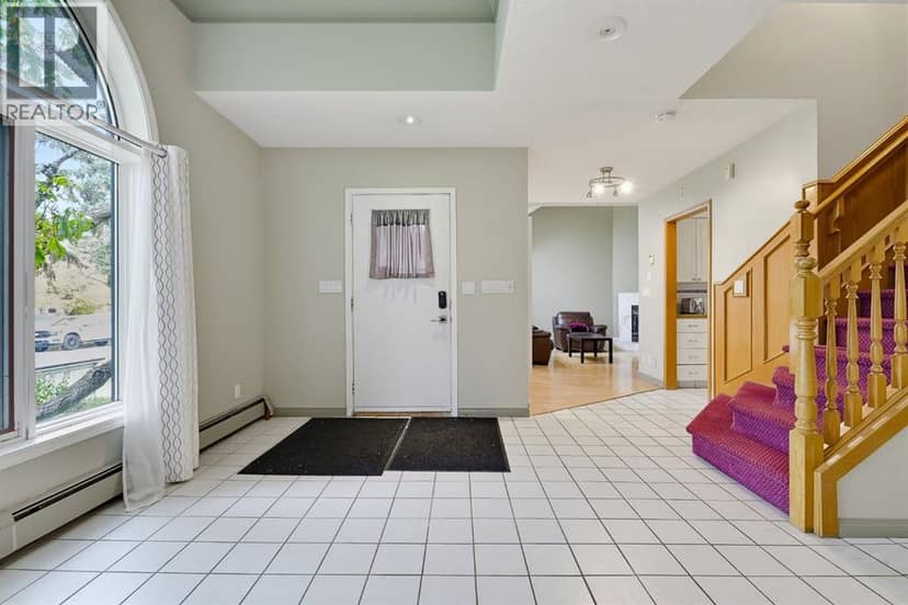 529 18 Avenue NW, Calgary, photo 2