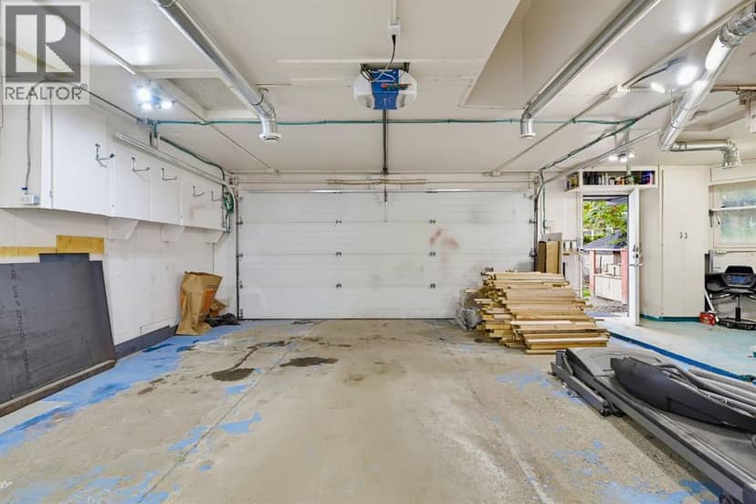 529 18 Avenue NW — photo 36 of 40