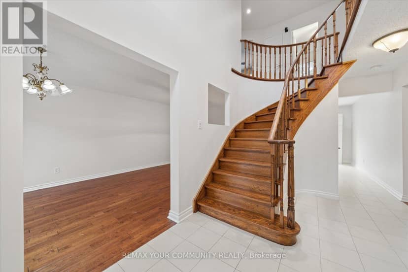 102 Edmund Seager Drive, Vaughan, photo 3