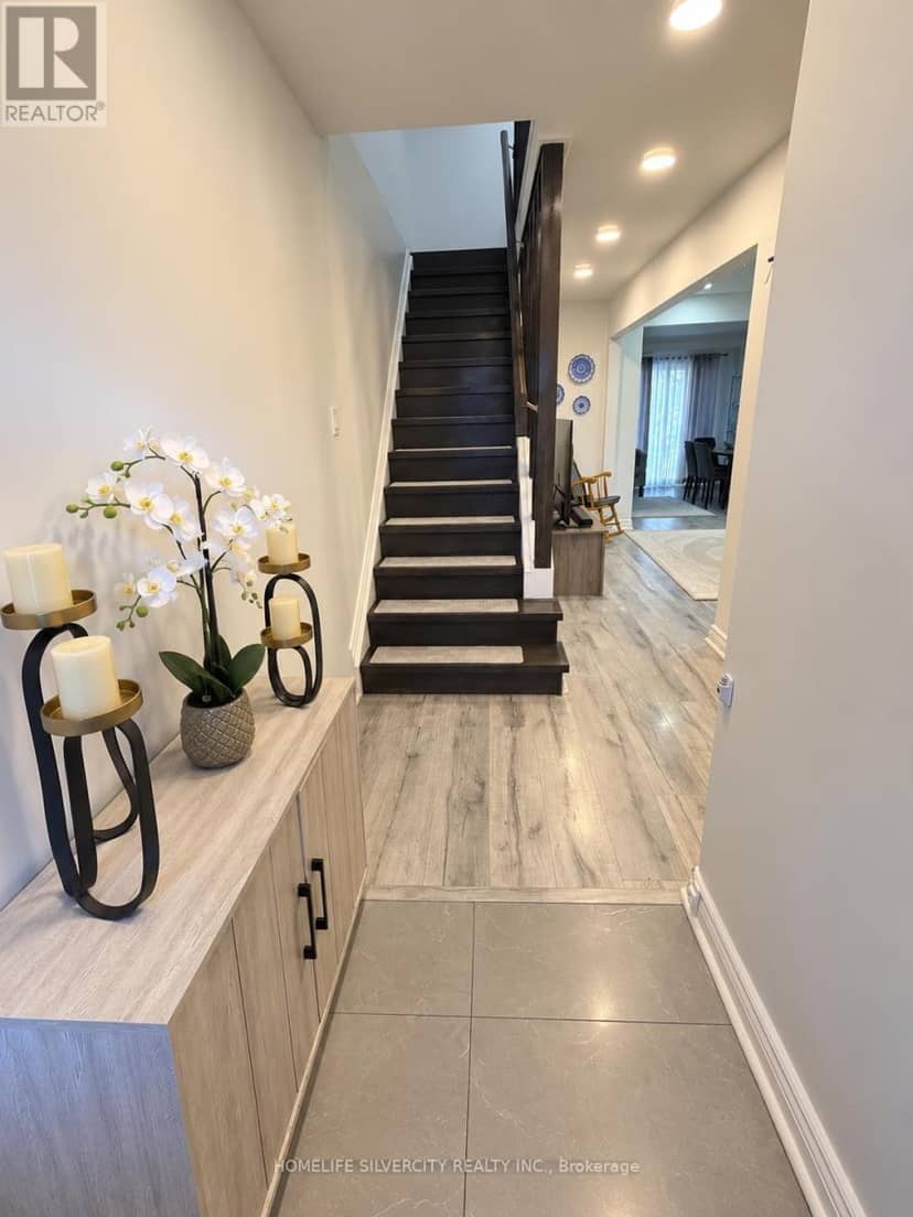 151 Thoms Crescent — photo 3 of 16