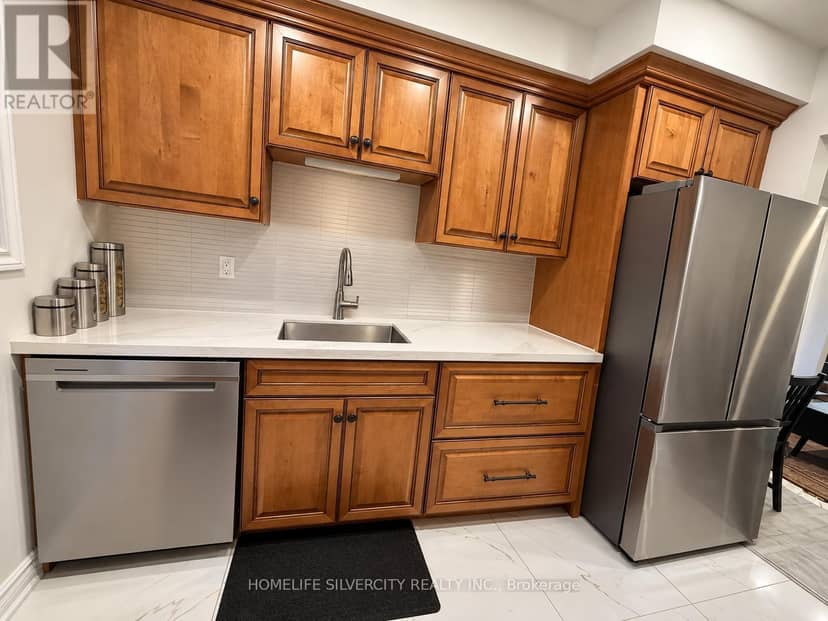 151 Thoms Crescent — photo 7 of 16