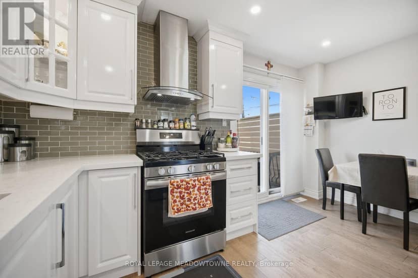 451 Westmoreland Avenue N — photo 17 of 40